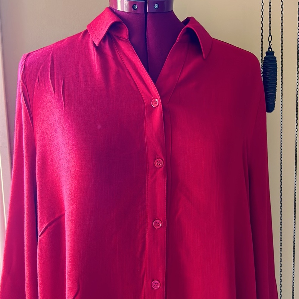 Red blouse excellent condition. Drapery flowing   Non smoking home.